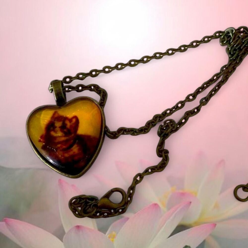 whimsical antique style coquette cat necklace with heart pendant🎀